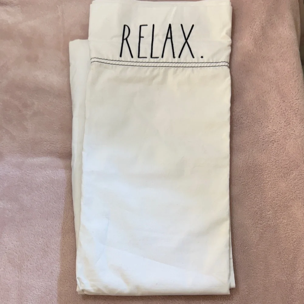 Relax White pillow case Set‎ of two